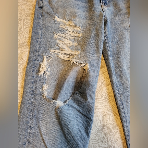 American Eagle Mom Jeans - Picture 8 of 9